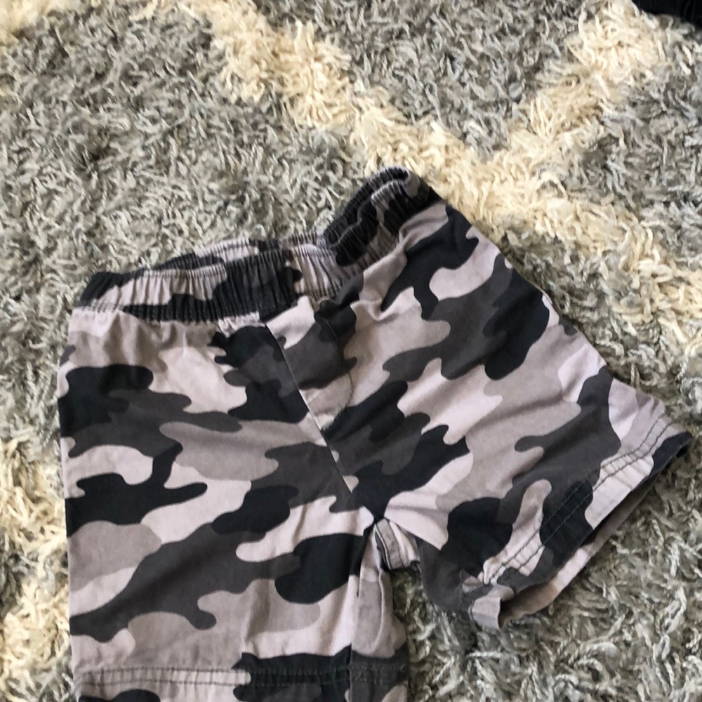 Shorts - Picture 3 of 3